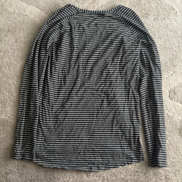 Lululemon Emerald Long Sleeve
Modern Stripe Heathered Black White - Picture 7 of 7